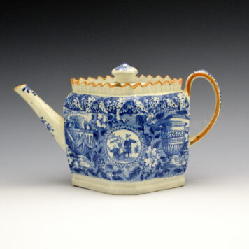 Teapot, Three Figures Chinoiserie